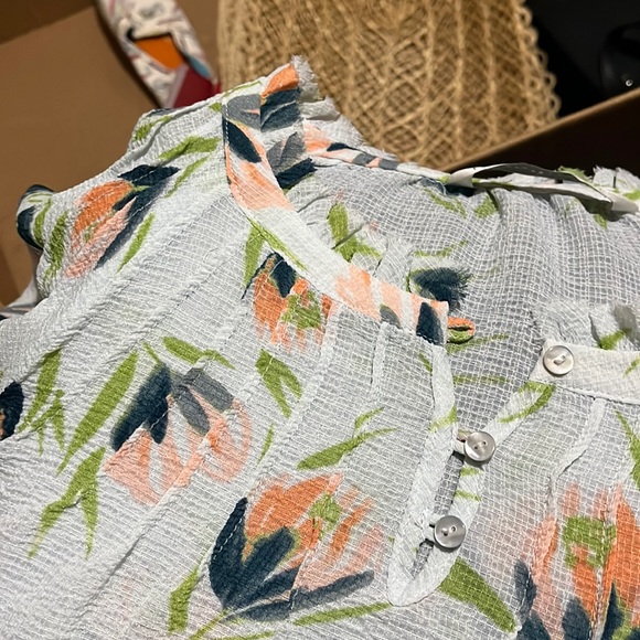 LC Lauren Conrad Tops - LC Lauren Conrad Lily Pad Water Color Floral Top | Size S